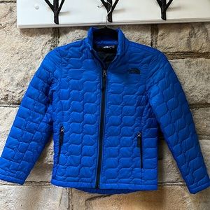 Boys size S 7/8 North Face Thermoball lightweight jacket